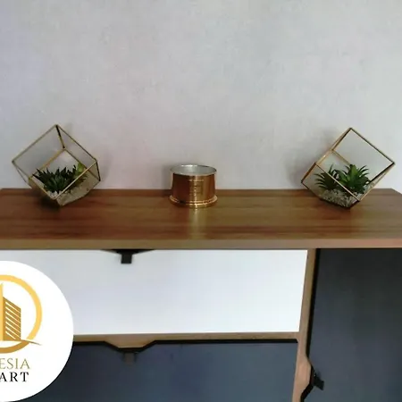 Lancelot Apartment *