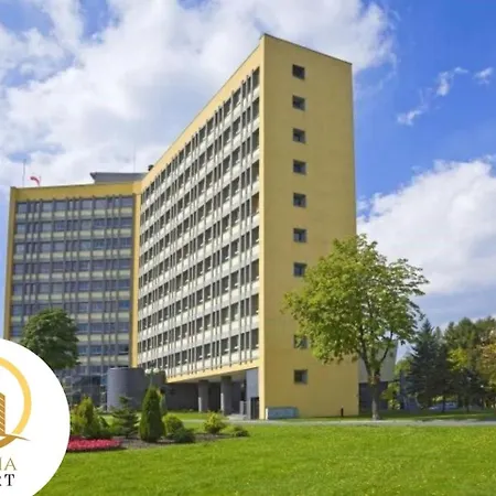 Lancelot Apartment *